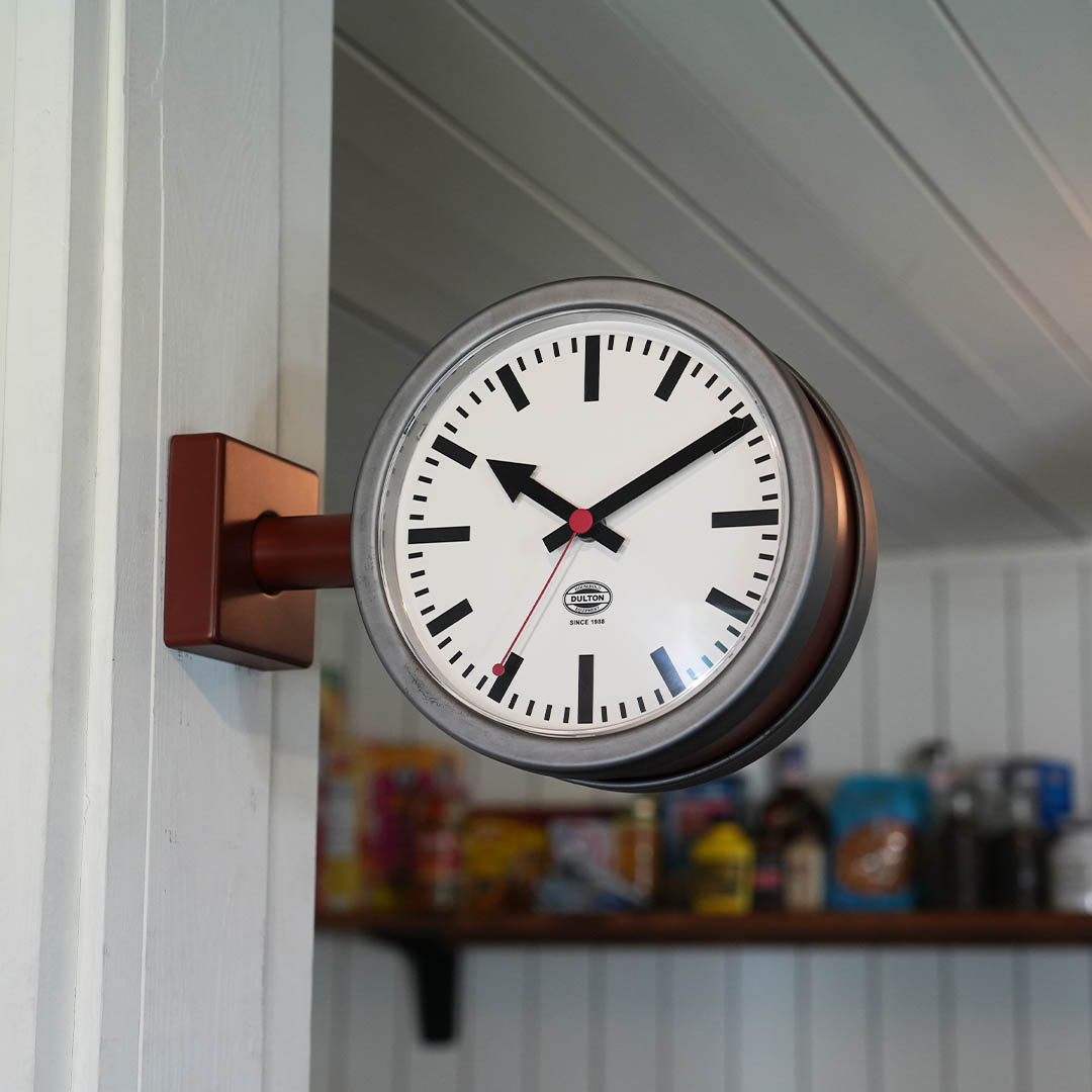 DULTON ONLINE SHOP | DOUBLE FACE CLOCK 170D2 MAT BRICK/RAW(MAT