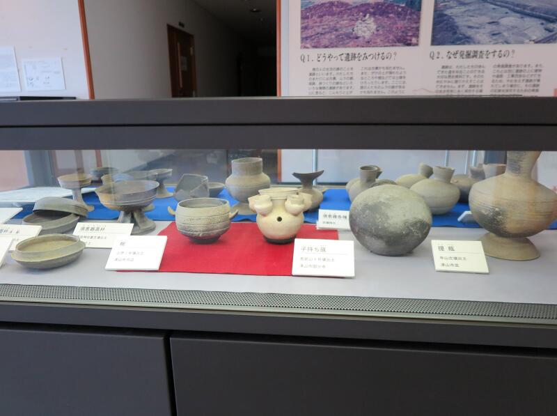 白鳳時代　単弁蓮花文鐙瓦　仏教美術　古美術　須恵器　土器　壺　寺院跡　発掘品 複弁八弁蓮華文軒丸瓦・重弧文軒平瓦（三重県夏見廃寺出土）｜奈良国立
