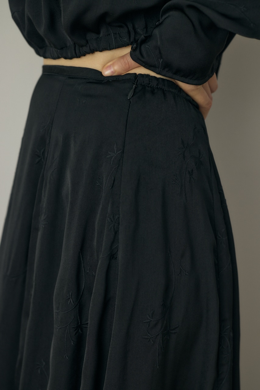 M_ | 花柄刺繍フレアスカート リサイクルポリエステル使用 (スカート