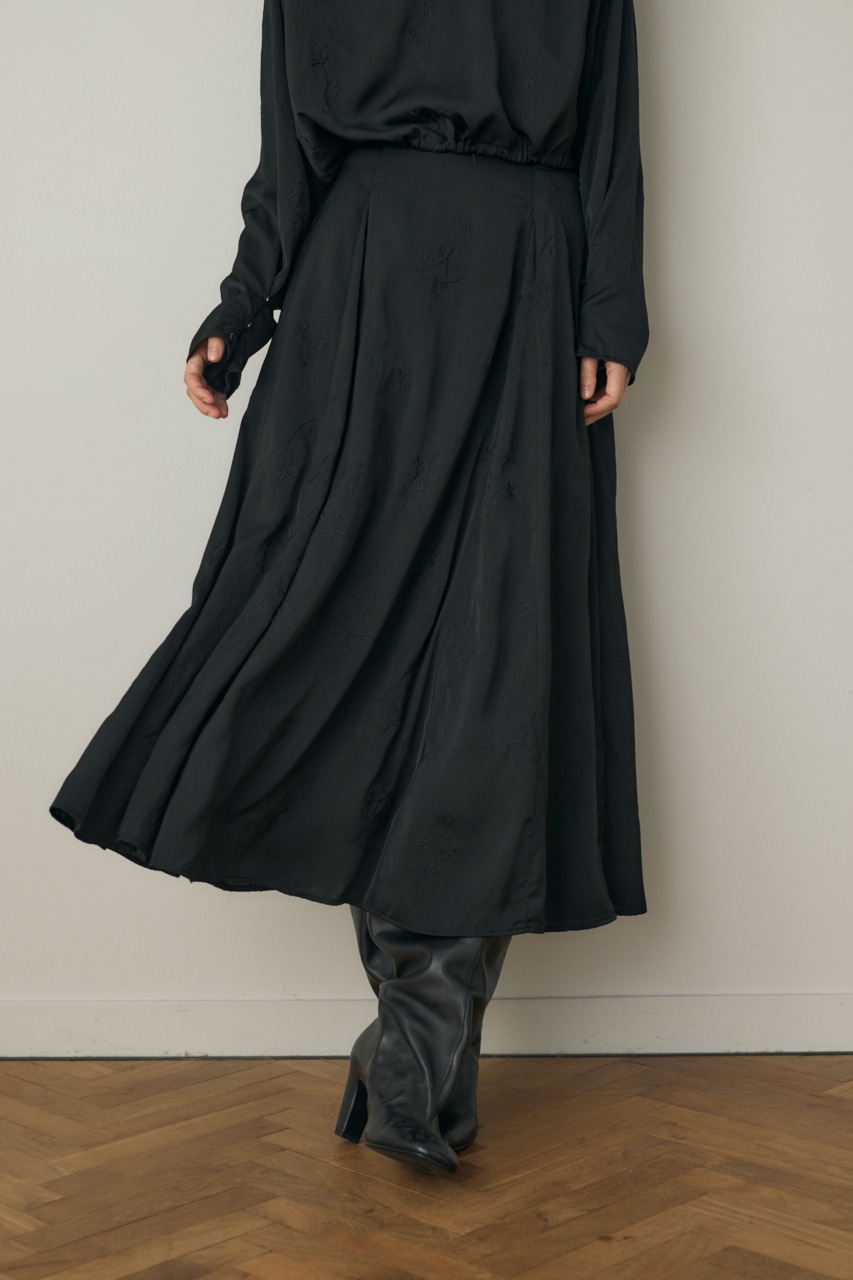 M_ | 花柄刺繍フレアスカート リサイクルポリエステル使用 (スカート