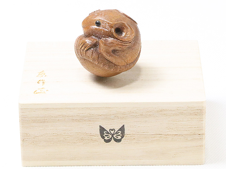 黄楊根付 丸鼠【岡壱名入り】【桐箱付き】（2025年12月10日掲載