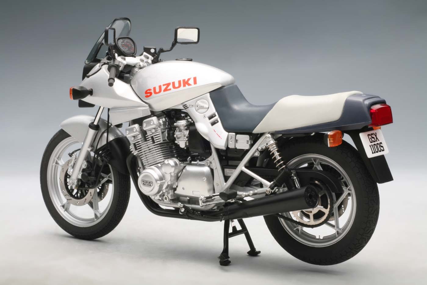Highly detailed AUTOart diecast model motorcycle Silver Suzuki GSX