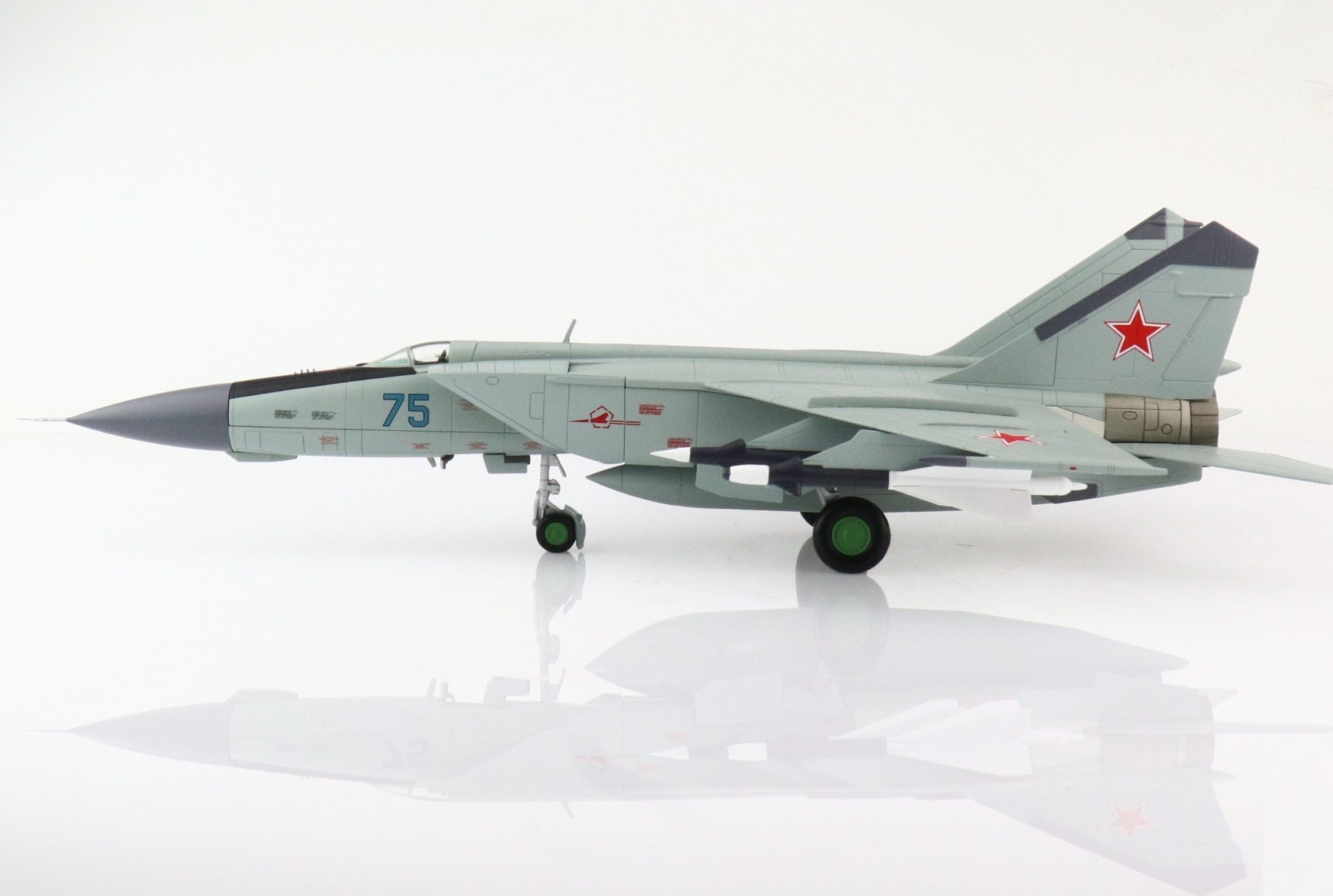 Soviet Air Force MiG-25PD Foxbat 1979 Hobby Master HA5607 scale 1