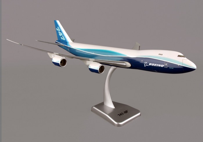 Boeing 747-8 New Livery 1:200 Scale HG3667G die-cast model ezToys