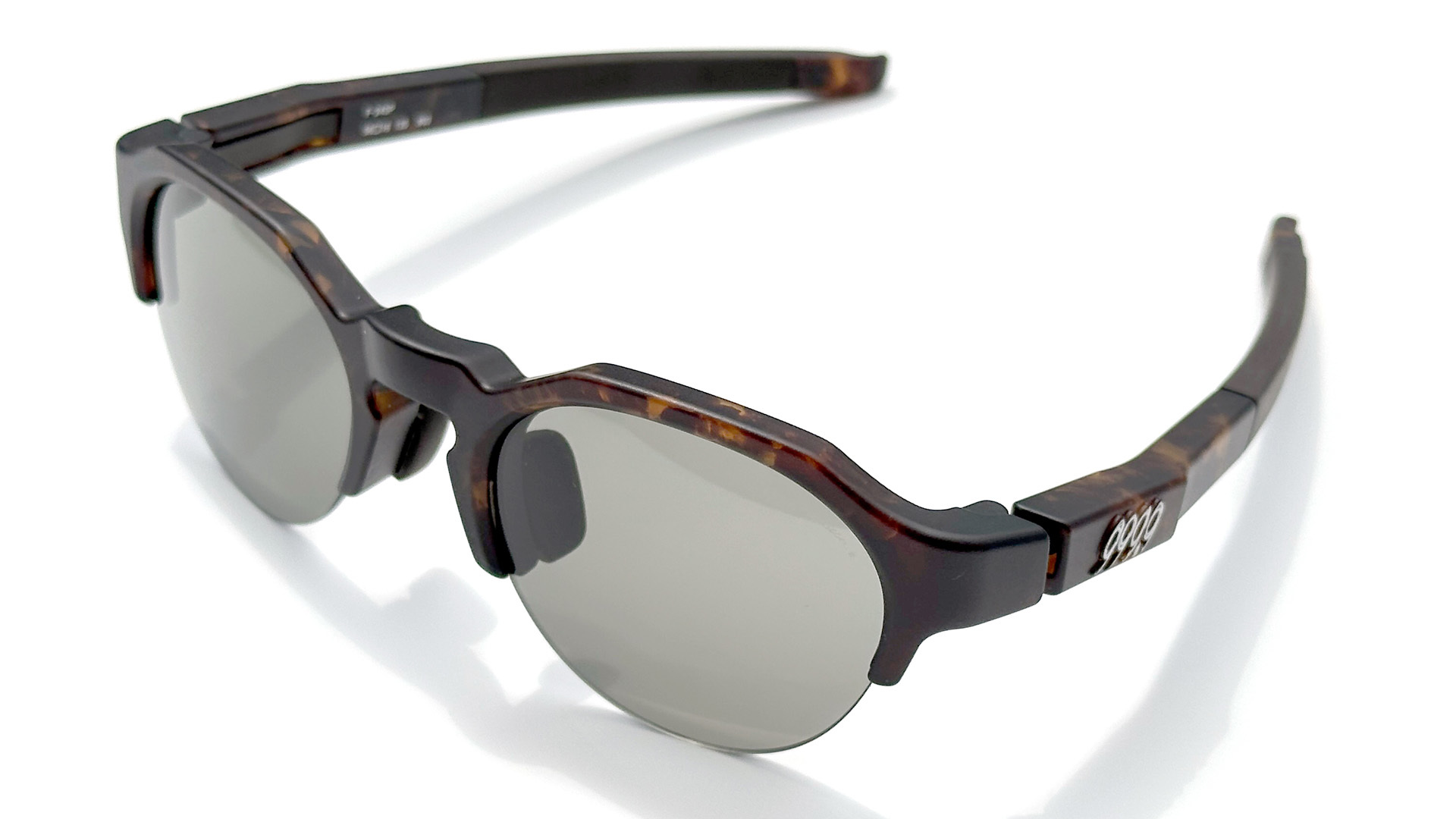 カジュアルクラウンパントスタイルの新作スポーツラインサングラス