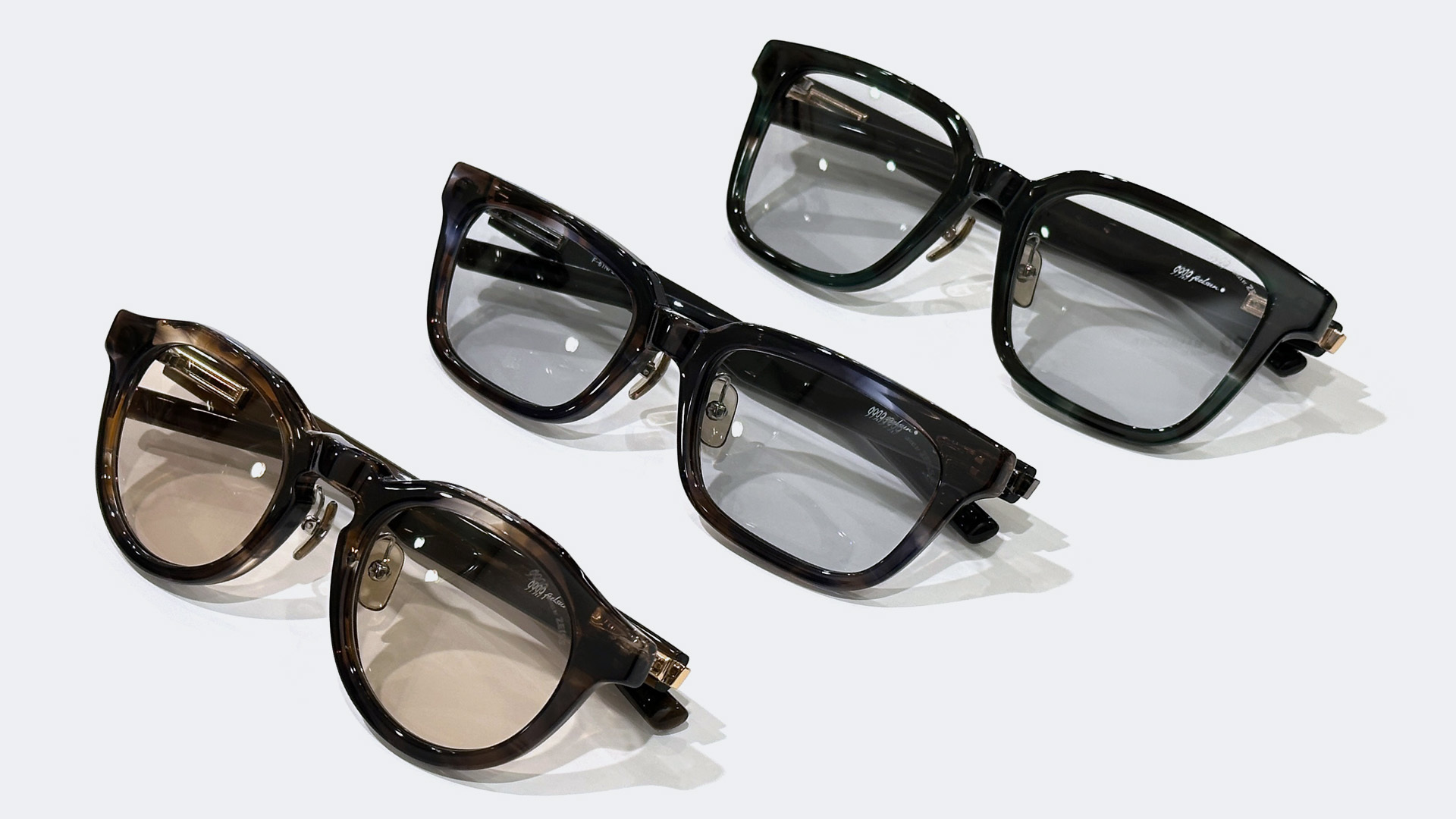 ドイツZEISS社製ベースカラー付き調光レンズ標準搭載モデル！999.9