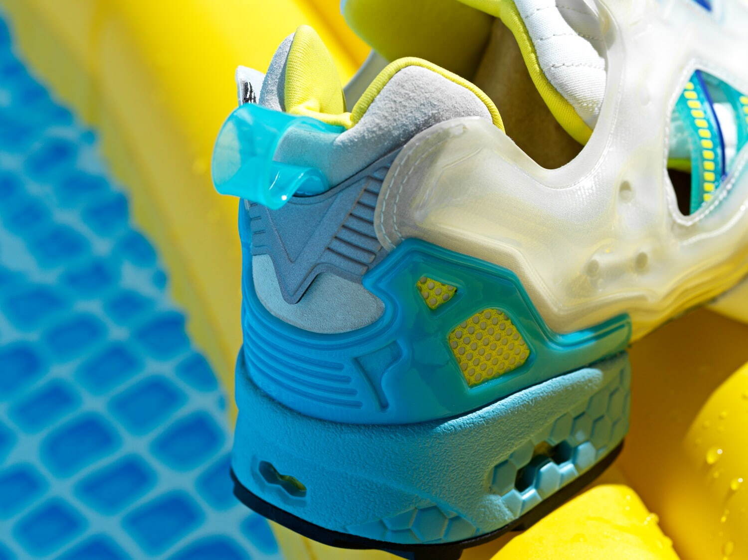 アディダス オリジナルス×リーボック「ZX FURY」シャーベットカラーの