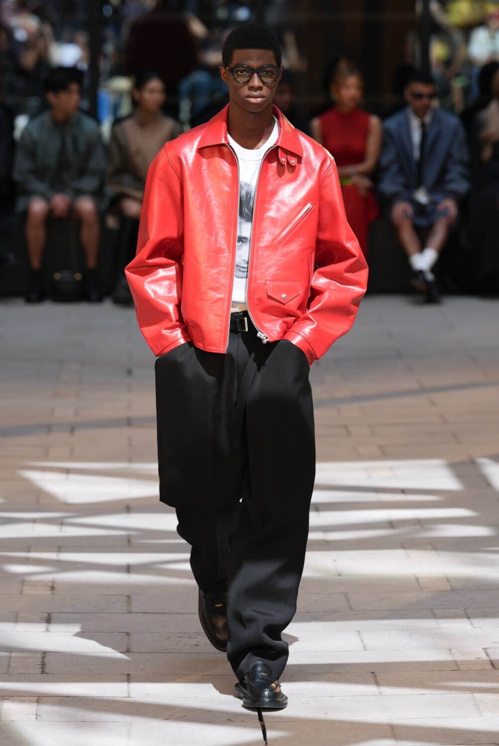 サカイ(sacai) 2025年春夏ウィメンズ&メンズコレクション シルエット