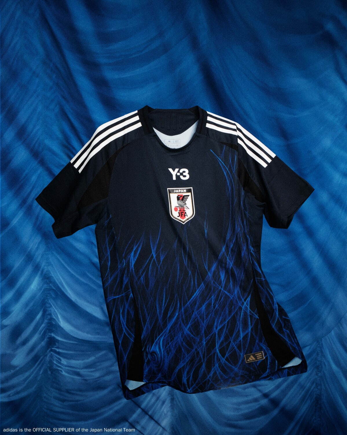 Y-3×サッカー日本代表“炎”テーマのユニフォーム、ホームはダーク