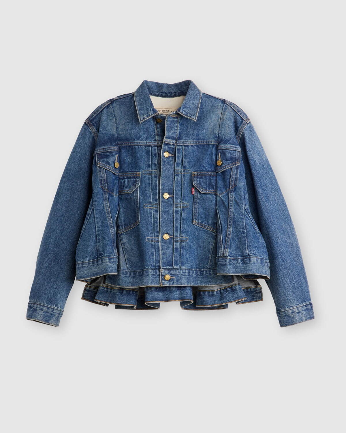 リーバイス×sacai」デニムジャケット3種をドッキング、7ポケット仕様の