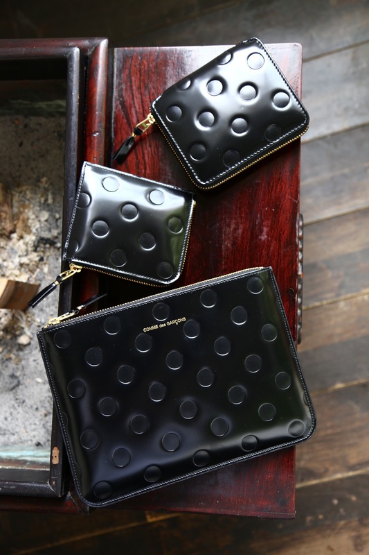 Wallet COMME des GARCONS L字型ZIP財布ポルカドット発売 - マーク