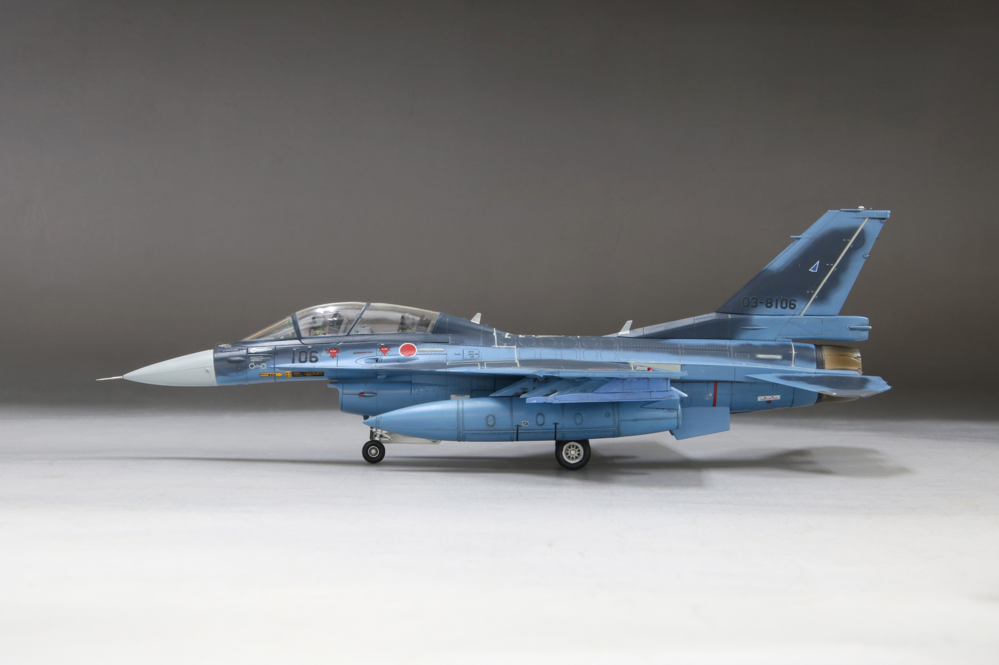 1/72航空自衛隊F-2B(w/ パイロット)_ファインモールド