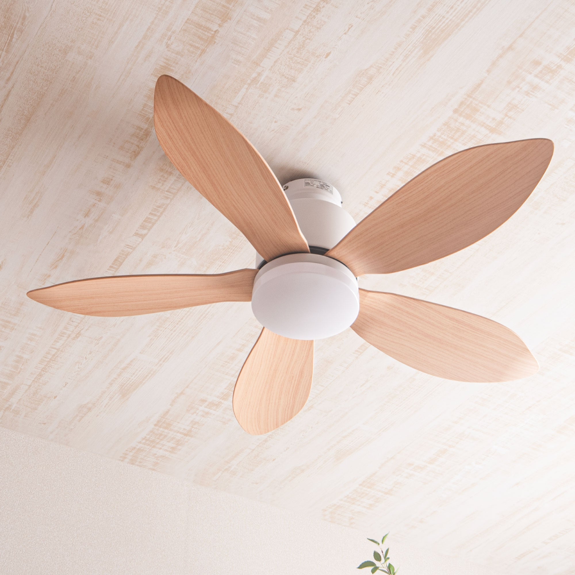 シーリングファンライト｜リモコン付き DCモーター｜傾斜天井や