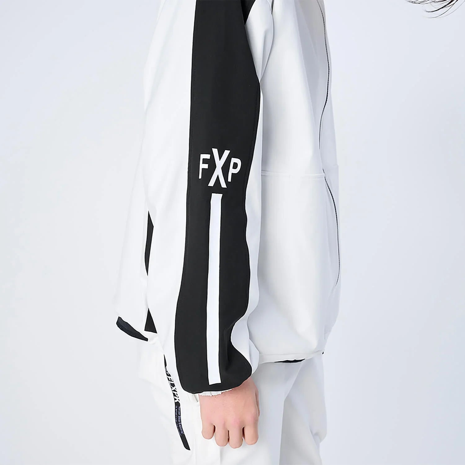 XJK-TRACKS（SOLOTEX® Eco-Hybrid トラックジャケット）WHITE