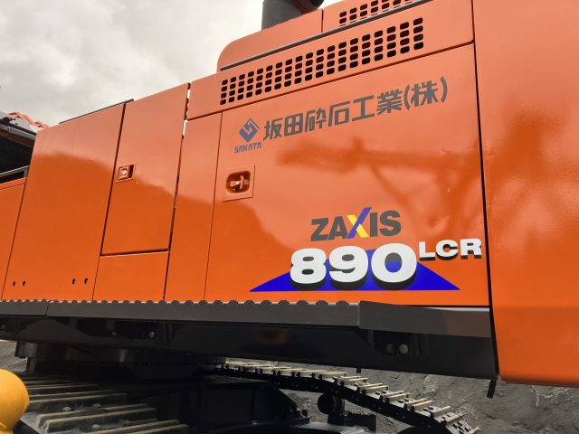 新車納入実績】日立建機 大型油圧ショベル「ZX890LCR-6」のご報告