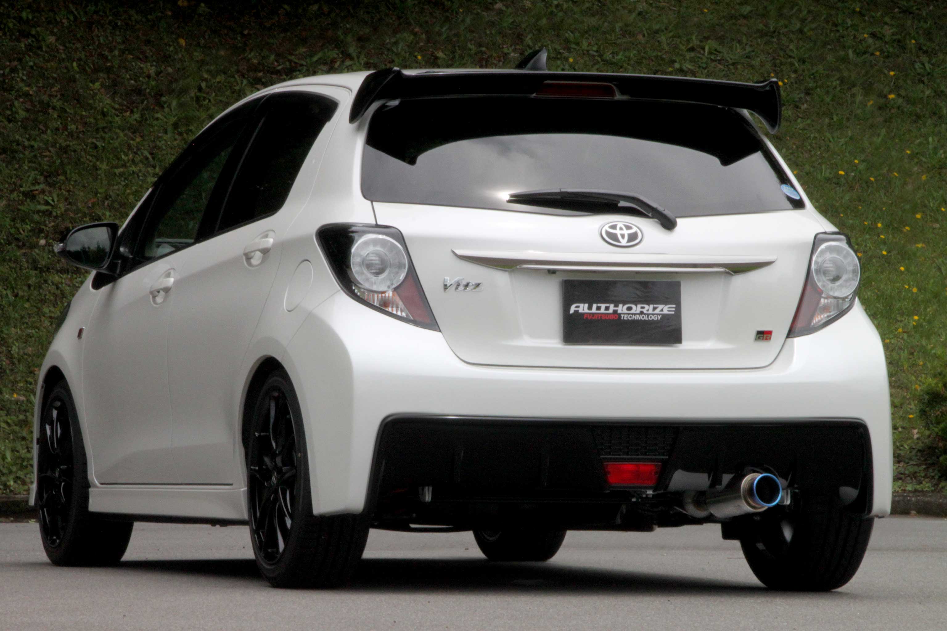 FUJITSUBO】オーソライズ RIVID｜NCP131 ヴィッツ (Vitz) GR SPORT