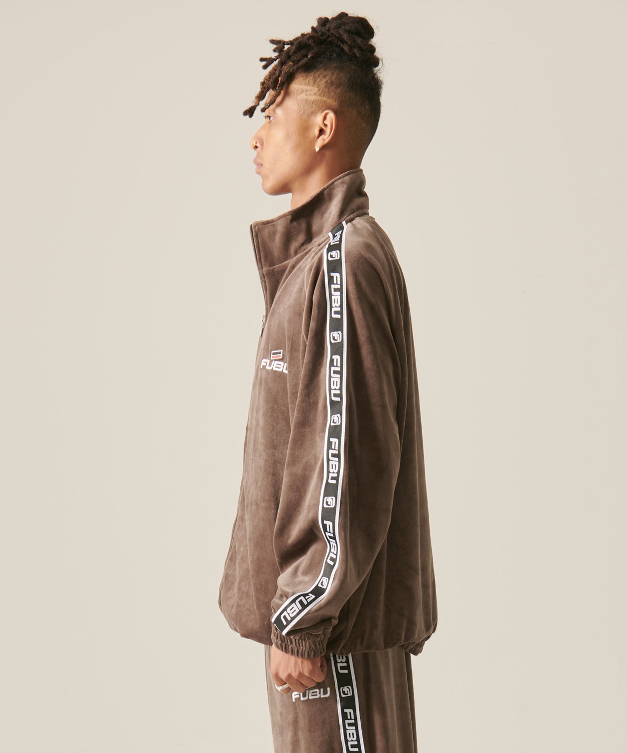 FUBU フブ トップス ベロアジャケット。FUBUはアメリカの代表的な