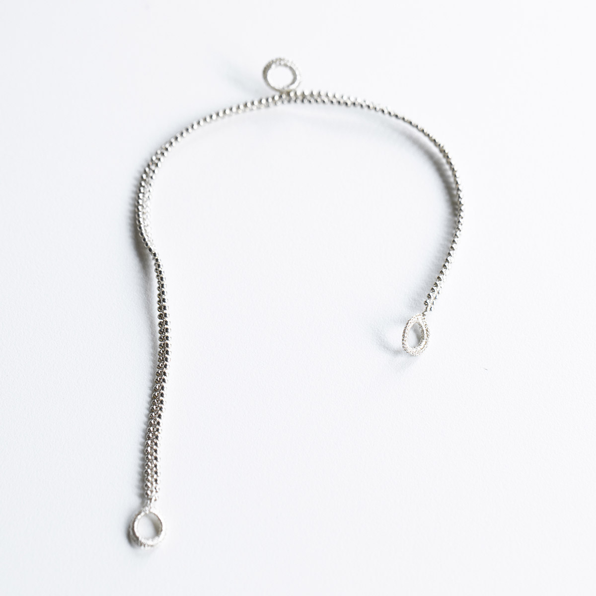 03 つくりつづける - 指先から生まれる FUAのビーズアクセサリー