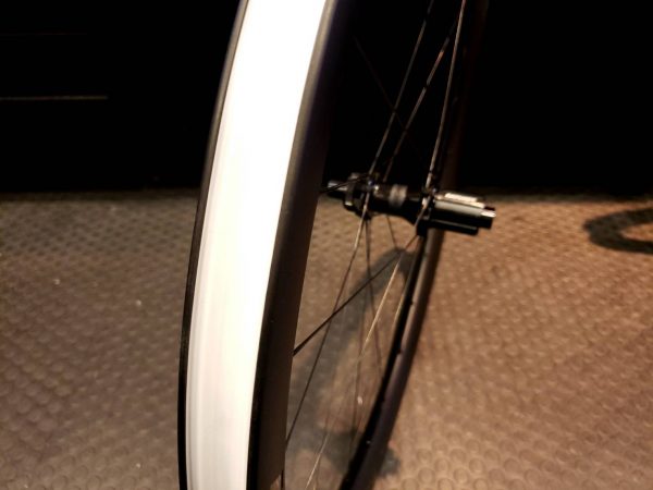NEW】20万円台で購入できる高性能カーボンホイール 『Bontrager Aeolus