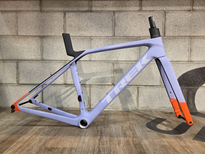 2026 TREK MADONE SL GEN8 新色フレームセットが、遂に入荷しました