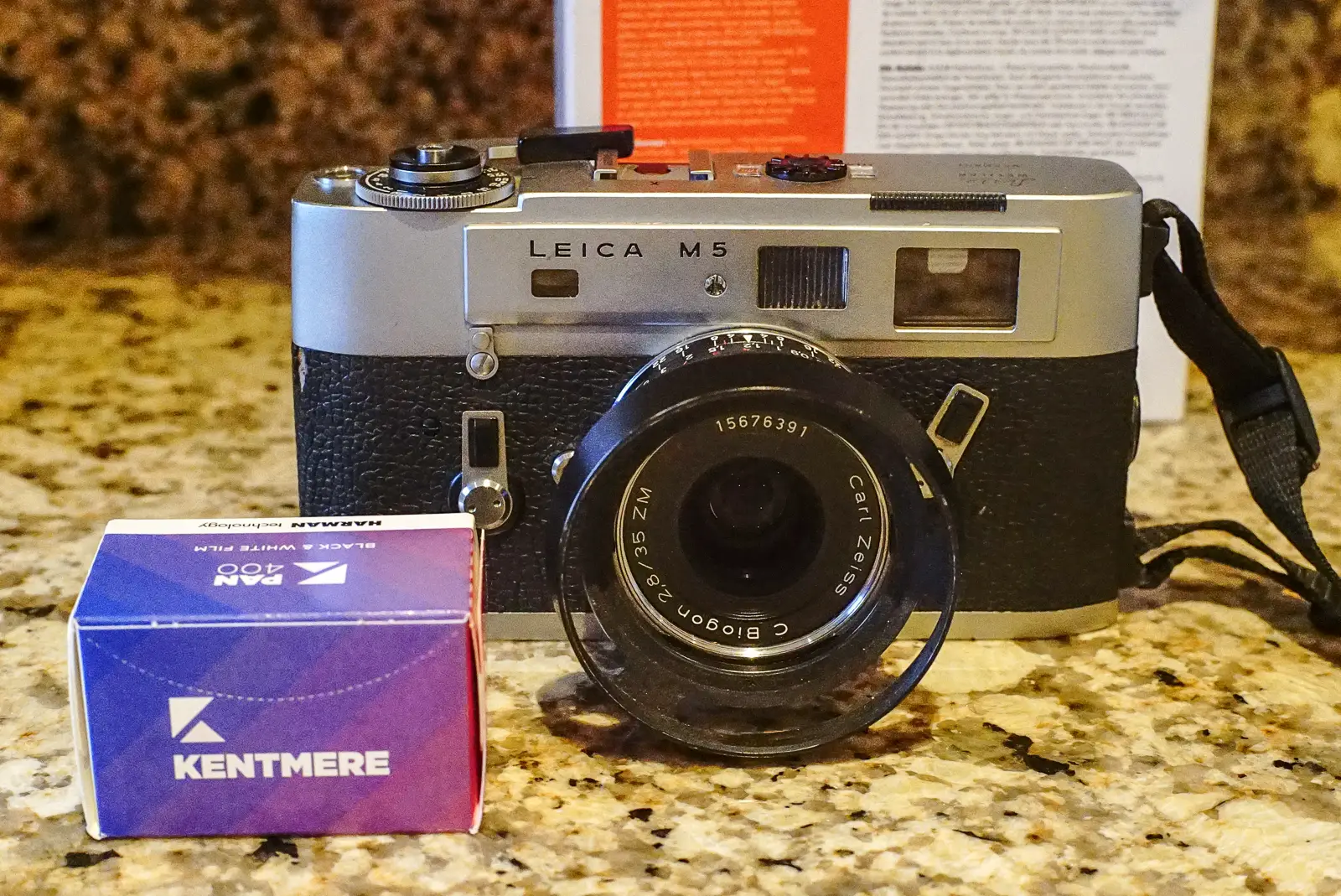 5 frames with a Leica M5 and Zeiss Biogon C 35mm f/2.8 - By