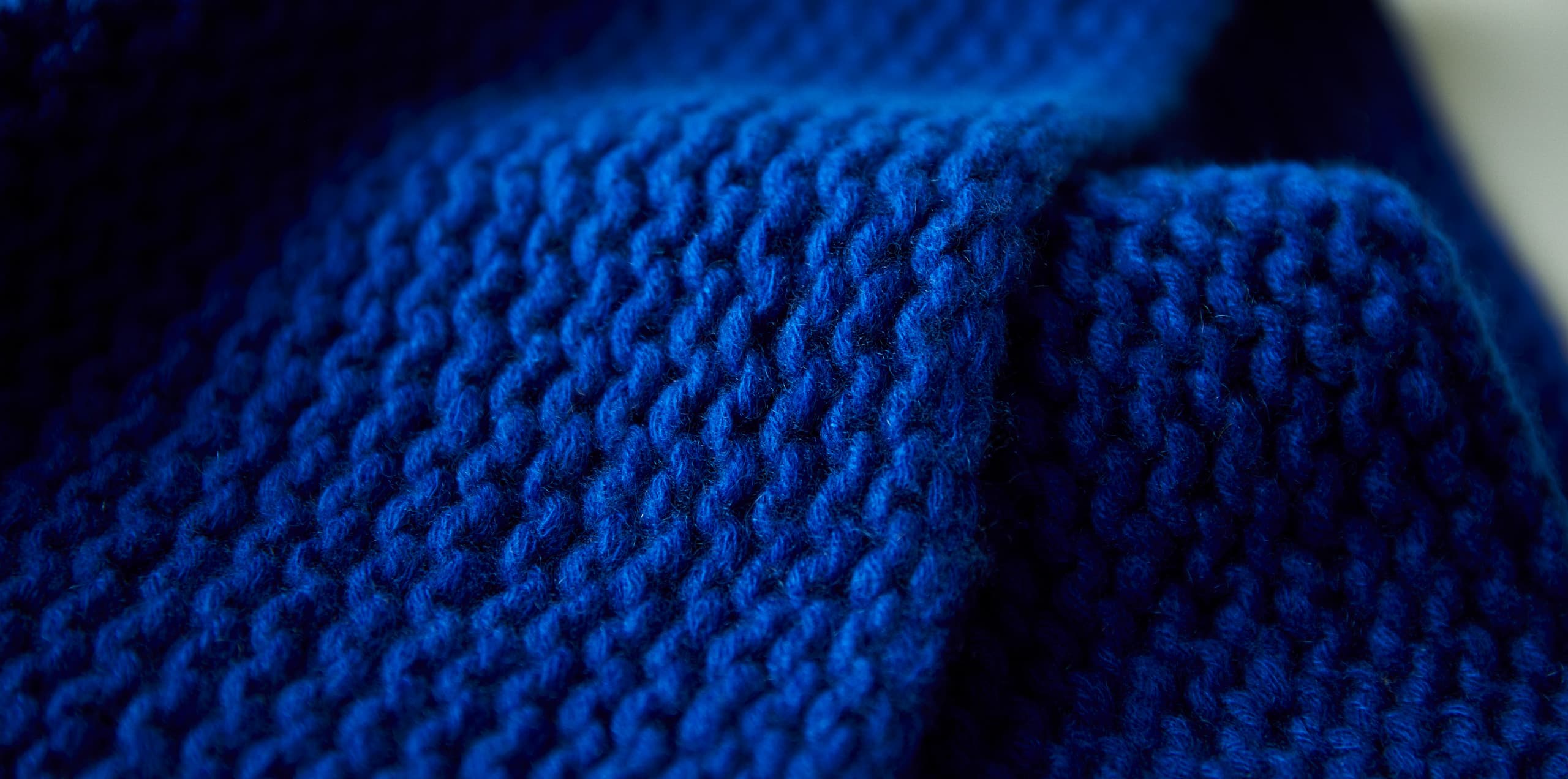 気仙沼ニッティングのカシミヤストール［ロイヤルブルー］