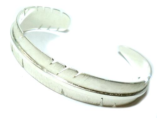 マイケル・カーク Michael Kirk のインディアンジュエリー、羽型