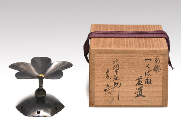 南鐐（純銀）つくばね蓋置 唐銅風炉師 藤井宗喜(作) 共箱 | 古美術ささき