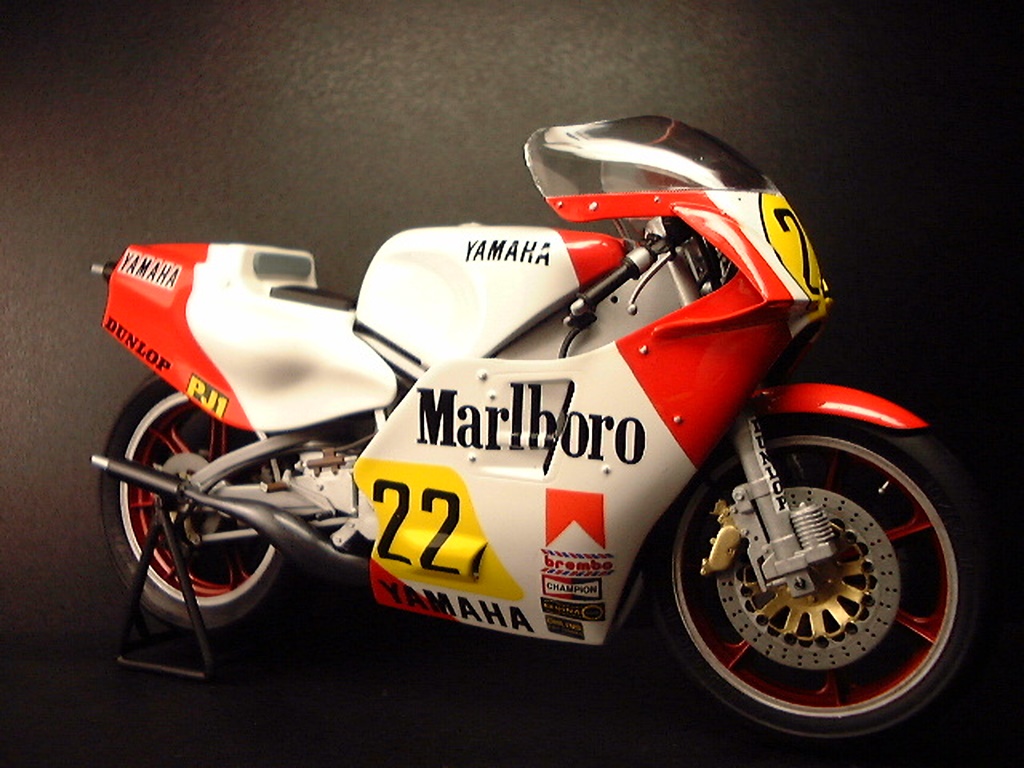 Marlboro YAMAHA YZR500'83