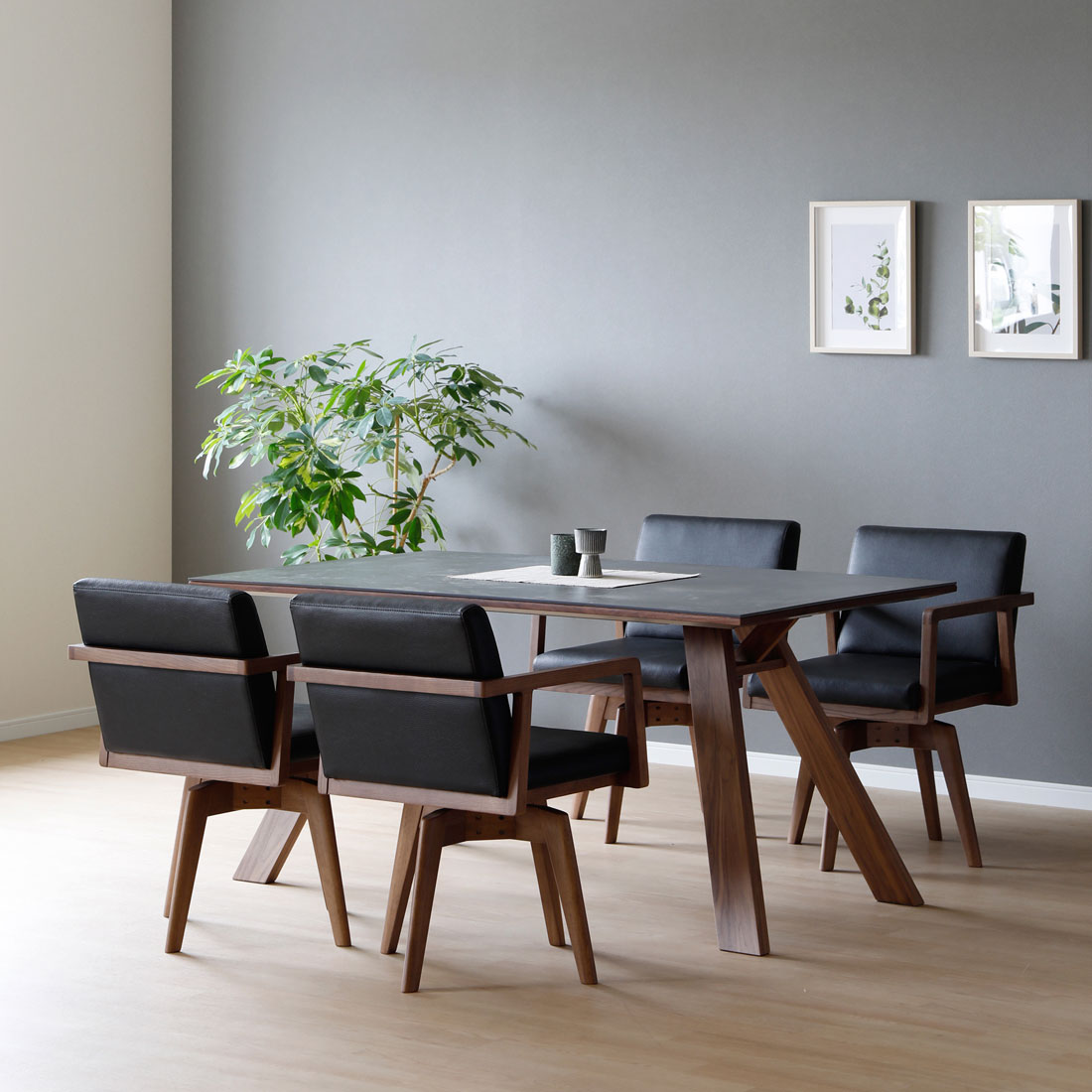 RZ ダイニングテーブル（RECOMMEND ITEM）｜福岡市天神 BiVi福岡にて