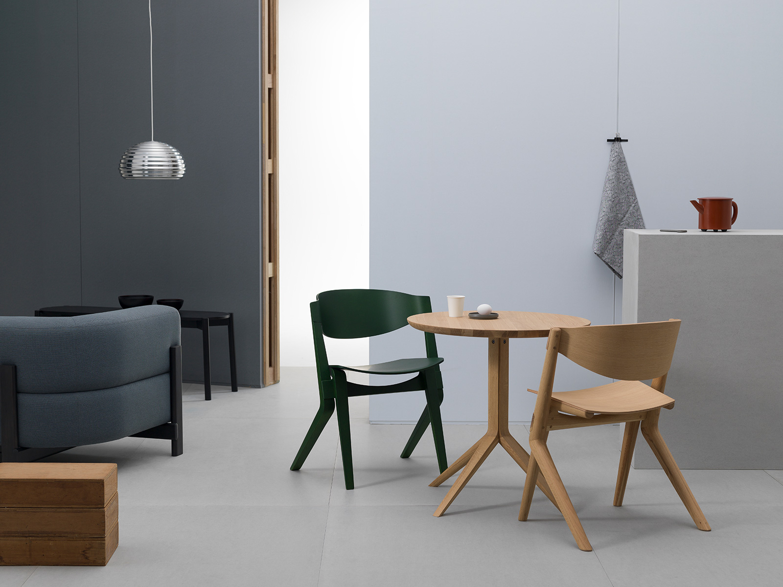 Scout Bistro Table ‒ KARIMOKU NEW STANDARD (KNS)