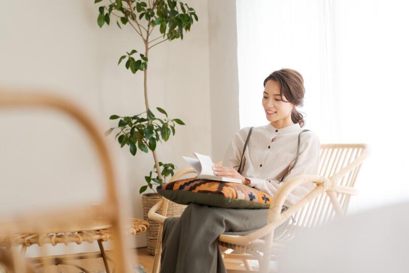 北欧らしい居心地のよい暮らしに寄り添うカリモクのパーソナルチェアを