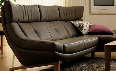 カリモク家具の本革へのこだわり「本物の証」｜国産家具メーカーの