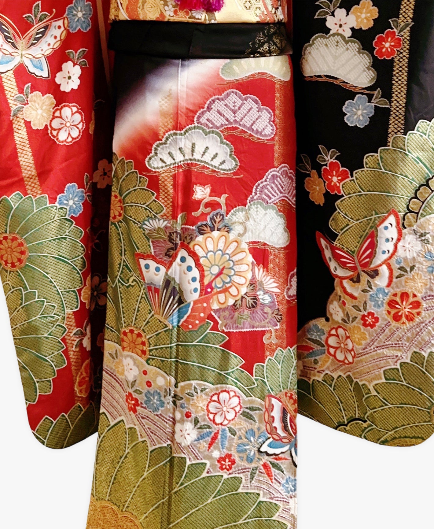 振袖レンタル・紅海老茶 赤系 暈し染め 駒刺繍 金彩 絞り 松 桜 蝶
