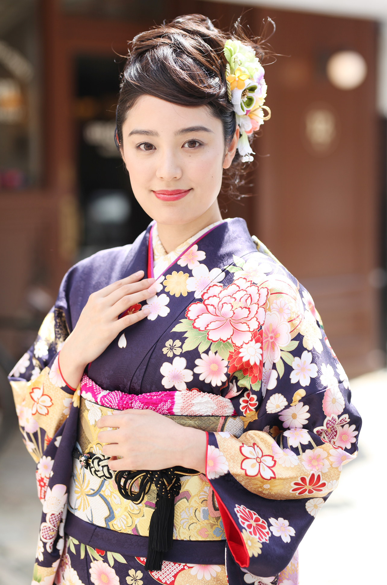 MKK-005】☆紺地に扇子・雲取り・貝桶文様の牡丹柄振袖 | 日本最大級の