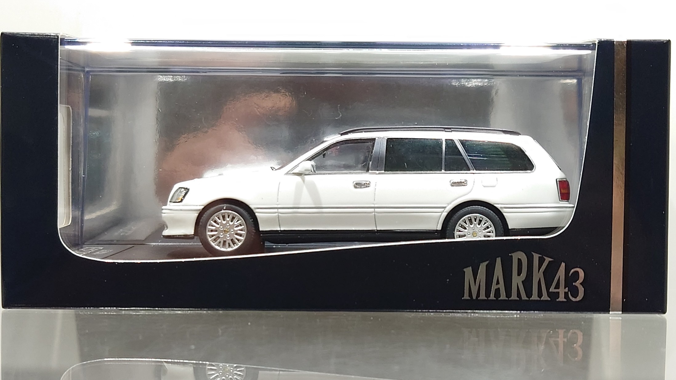 TOYOTA CROWN ESTATE 1/30 ミニカー。 トヨタ特注 1/30 新型 クラウン