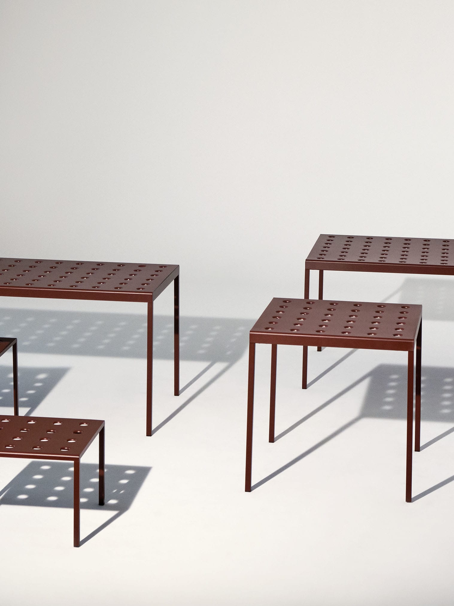 BALCONY TABLE LOW / L96.5 x W41 x H39 cm｜北欧デンマーク