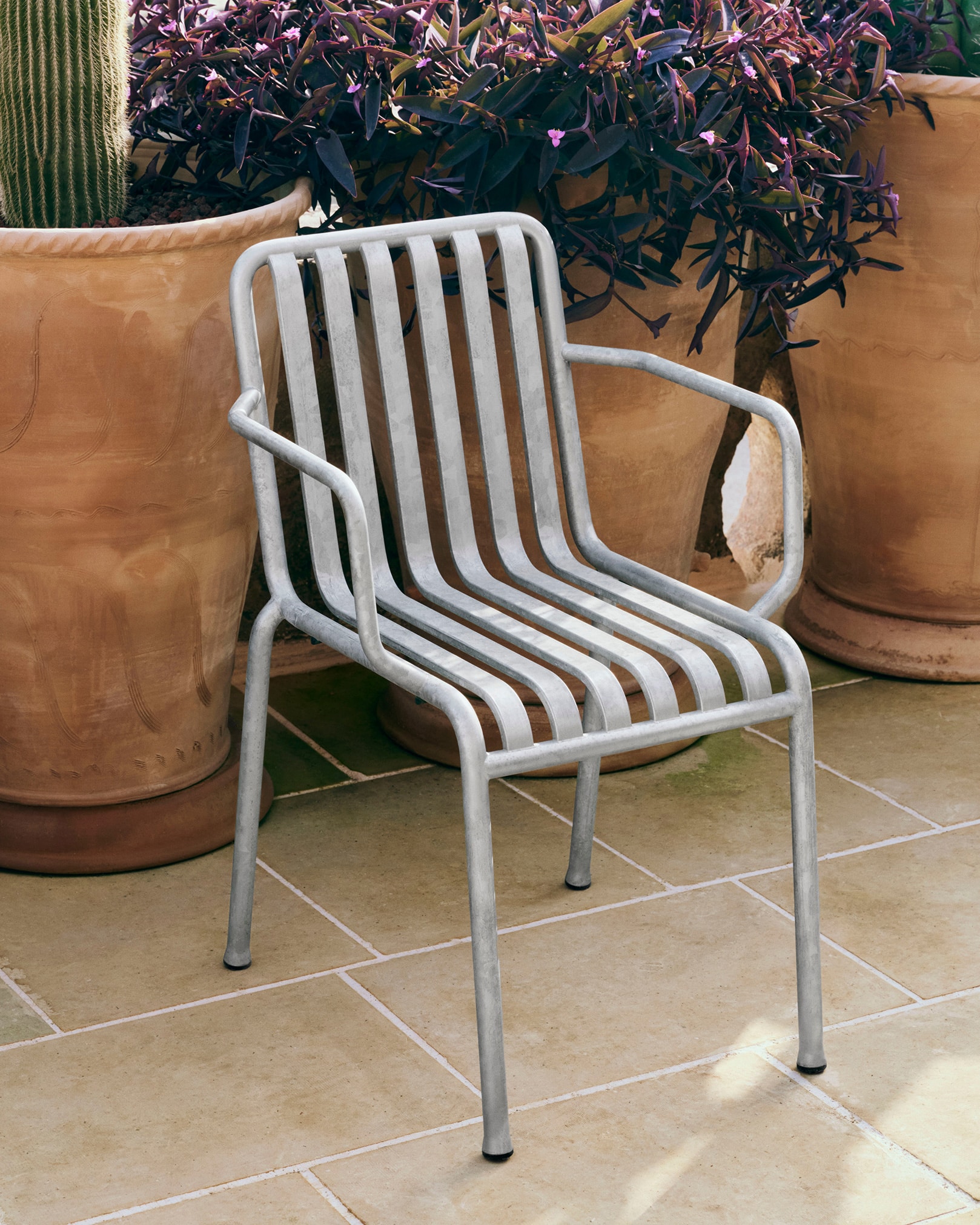 PALISSADE ARM CHAIR - HOT GALVANISED - チェア | 【公式】HAY