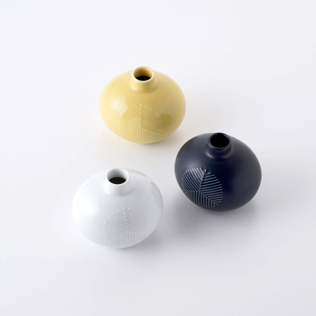 2000年陶製花瓶 白とグレー 本物です2000年陶製花瓶 白とグレー 本物