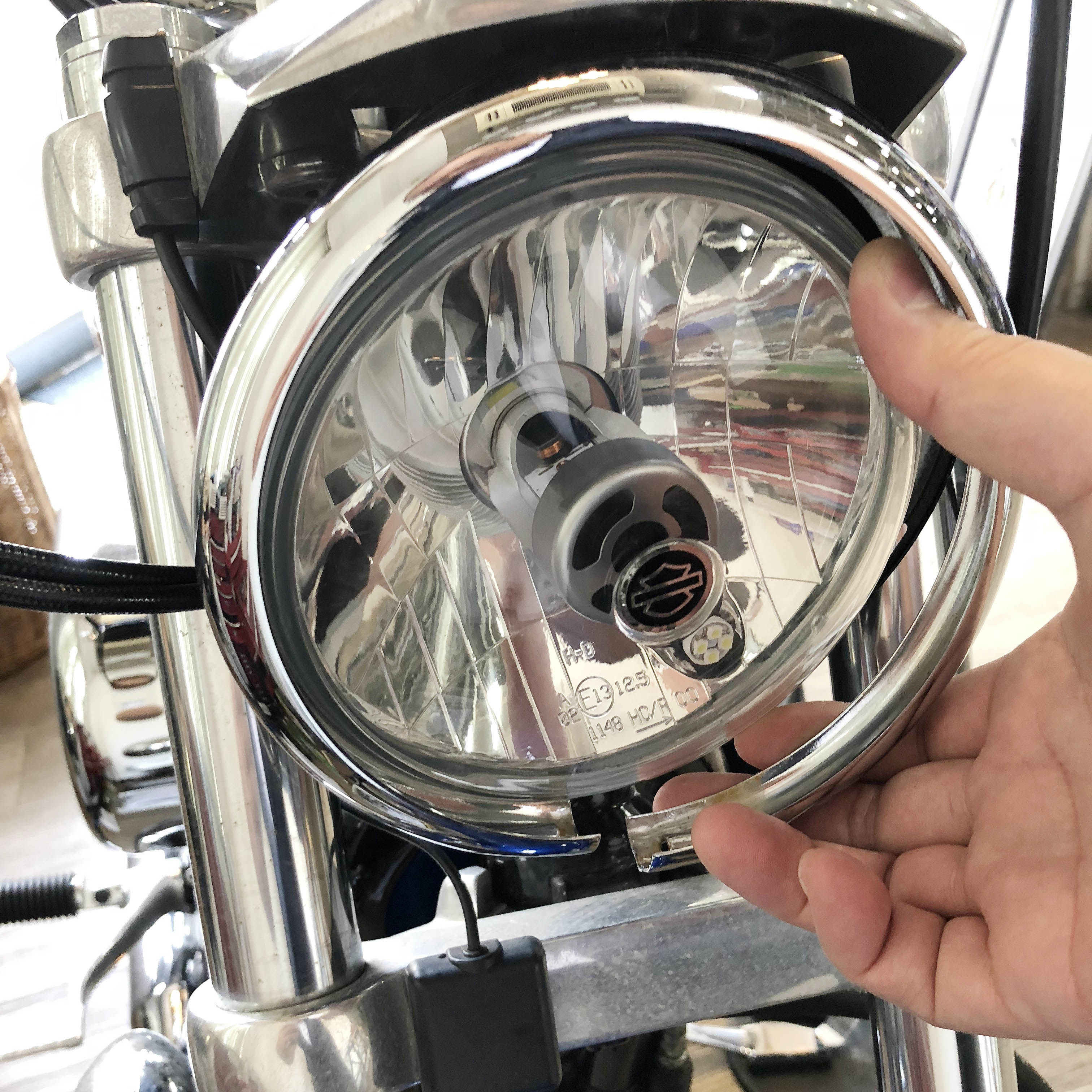 LEDヘッドライト取り付け（ハーレー 5-3/4インチ・ヘッドライト