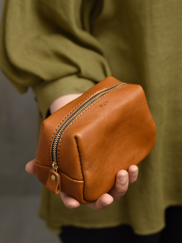 台形シルエットのシンプルなレザーポーチ / 革鞄のHERZ(ヘルツ)公式通販