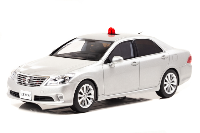 1/18 トヨタ クラウン (GRS202) 2011 警察本部交通部交通覆面車両 (銀