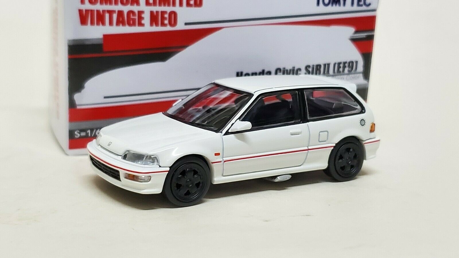 Tomica Limited Vintage Neo Honda Civic SiR II EF9 White HK