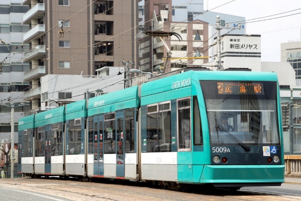 車両の紹介：超低床車 5000形グリーンムーバー｜電車情報｜広島電鉄