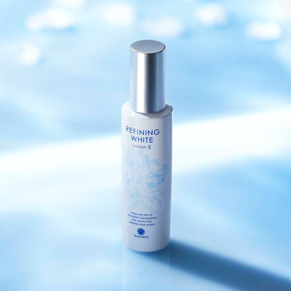 薬用美白スキンケアライン「リファイニングホワイト」より、夏用化粧水