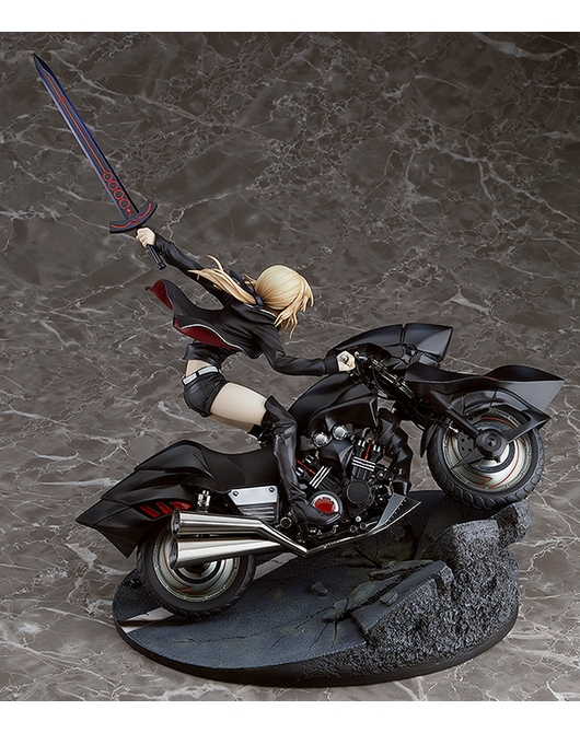 黒いバイクを乗り回す美女…『FGO』セイバーオルタの躍動感あふれる
