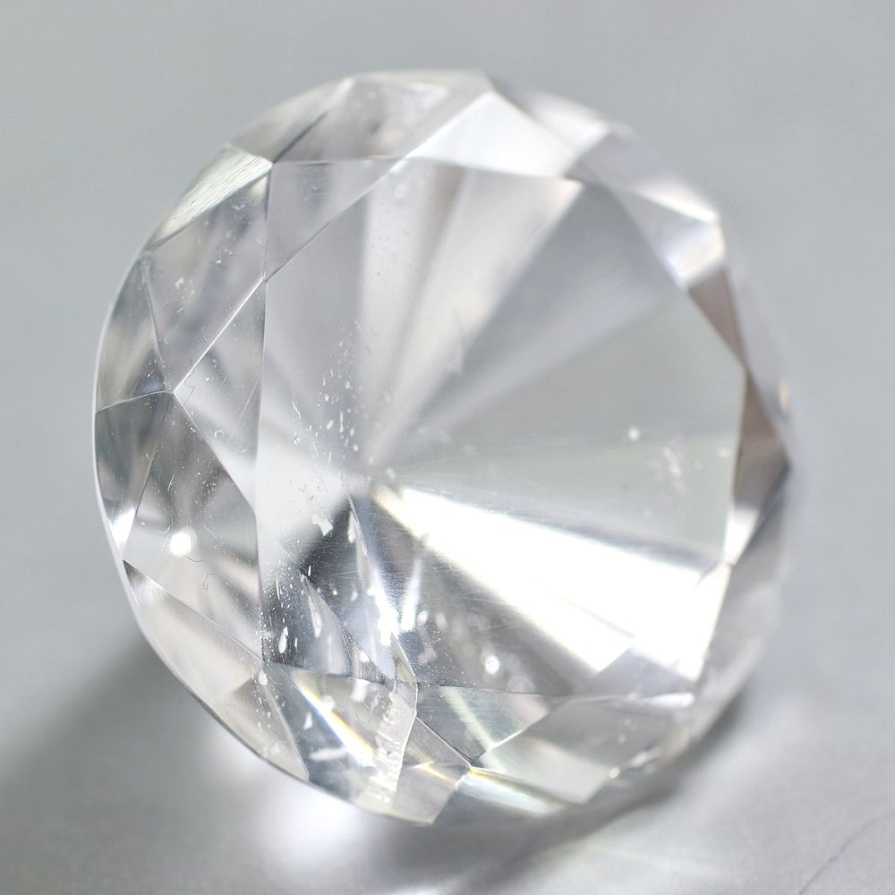 インド/マニハール産]ヒマラヤ水晶ダイヤモンドカット（直径約26.4mm