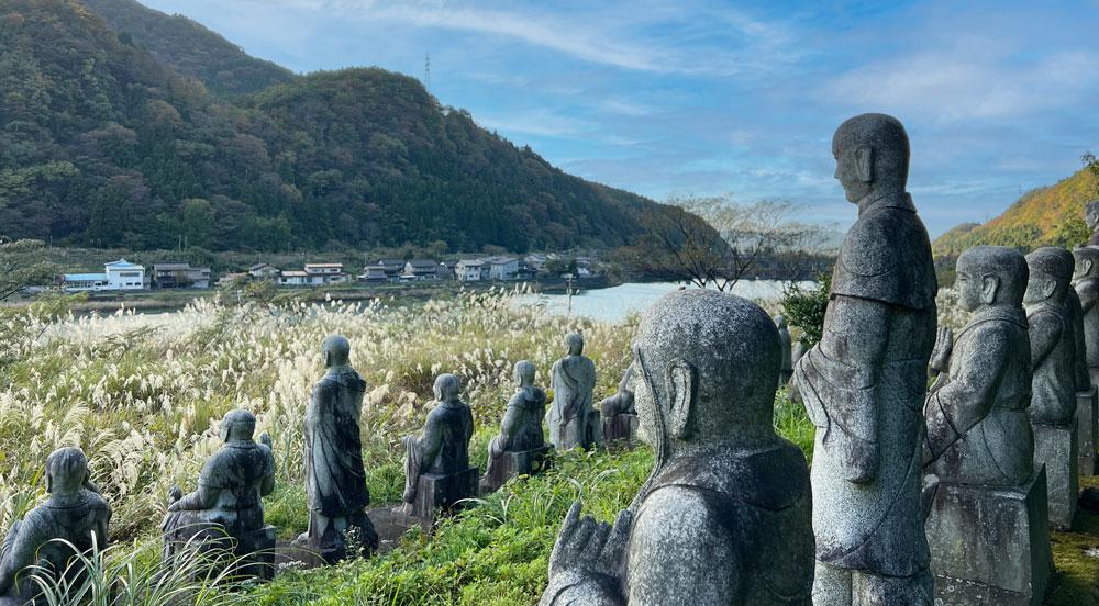 1200体以上の石像「おおざわの石仏の森」と「ふれあい石像の里」に行っ