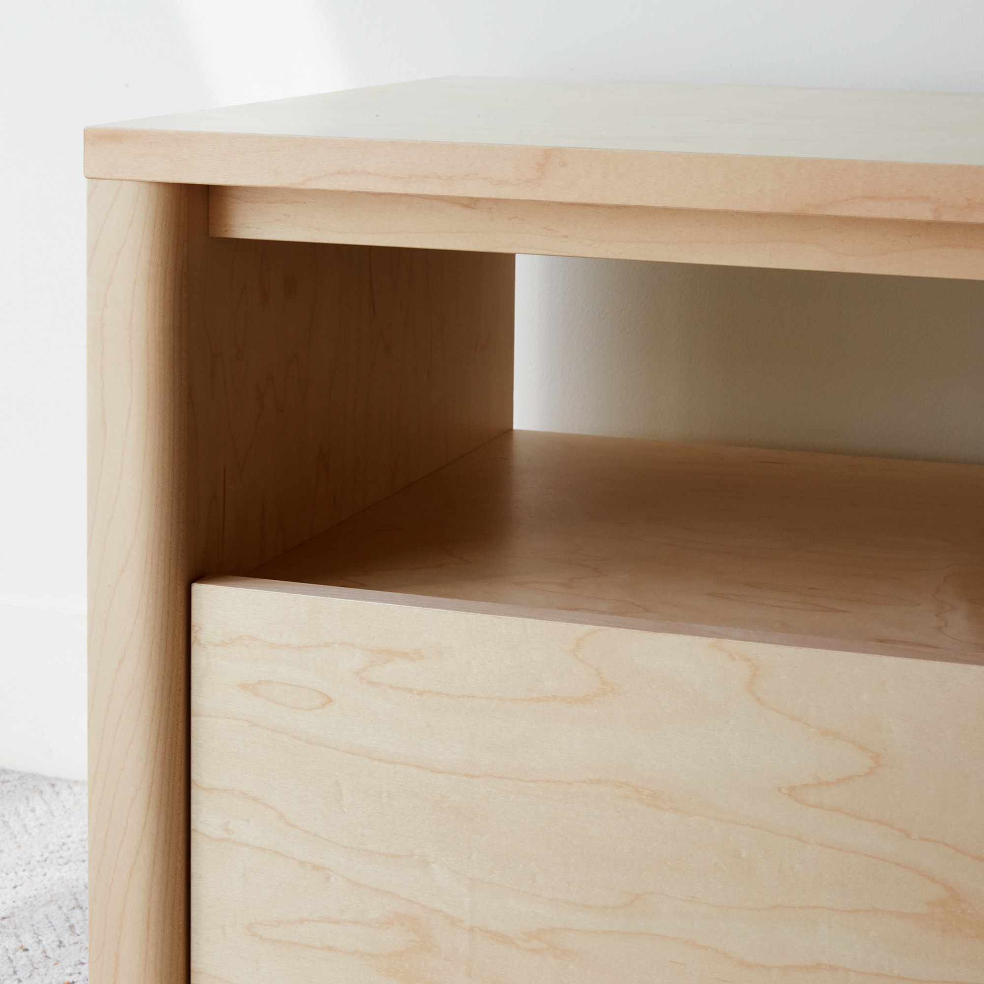 CONTOUR TV CABINET Walnut｜TVボード・サイドボード｜IDEE SHOP Online