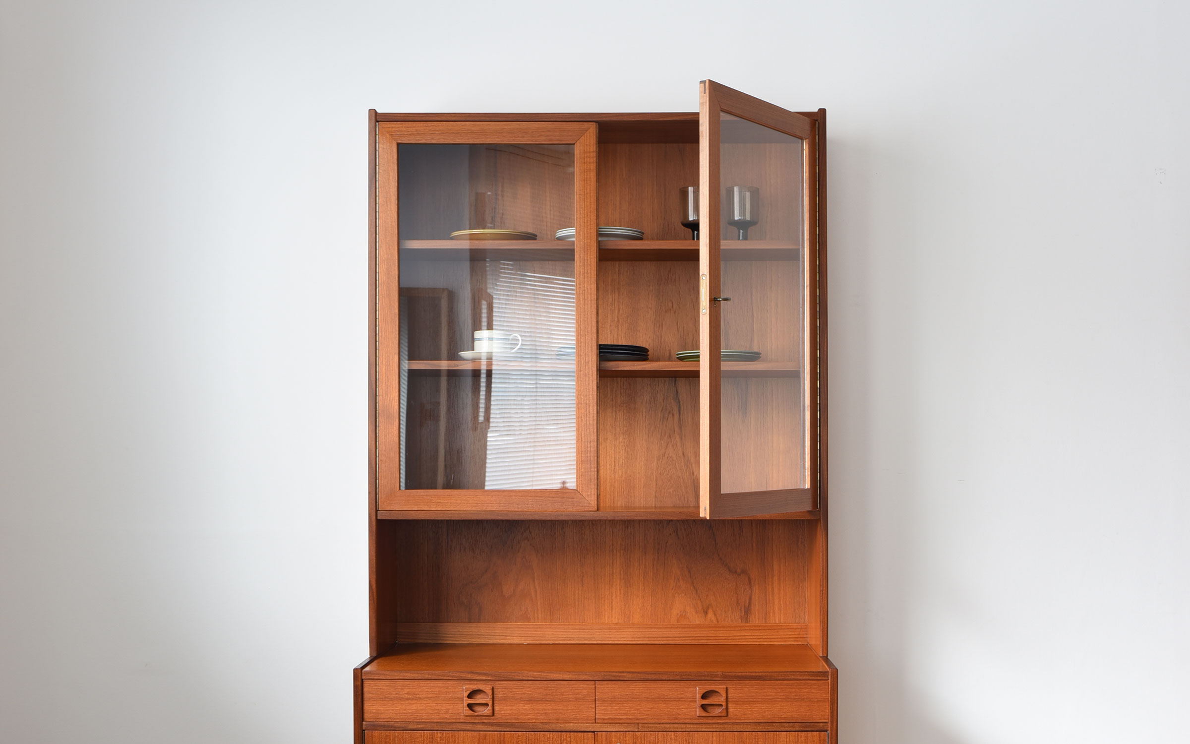 Swedish Cup Board / Glass Cabinet 食器棚 ガラス扉 本棚 チーク
